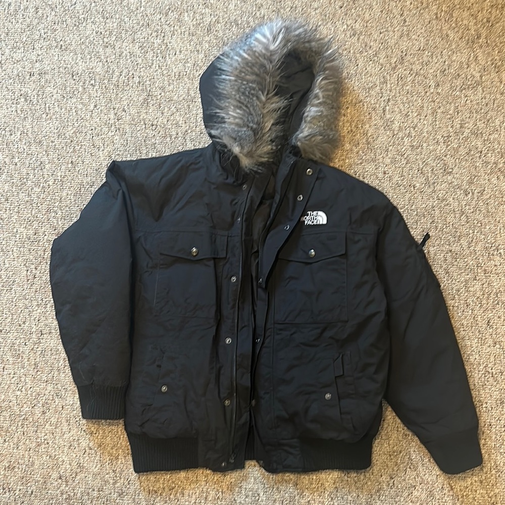 Men’s large black north face winter jacket w gray fur hood